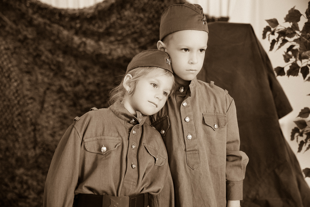 Детский фотограф . Дети в военной форме СССР 9 мая Фотограф Галина Бойко